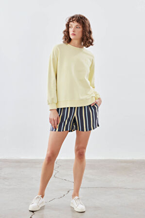 Kadın Çizgili Dokuma Cepli Şort