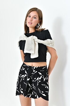 Siyah Beli Lastikli Önü Parçalı Dokuma Şort