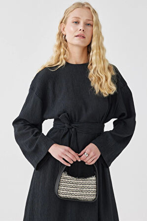 Siyah Geniş Kollu Kuşaklı Dokuma Elbise