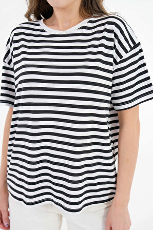 Siyah Çizgili Bisiklet Yaka Relax Fit T-Shirt