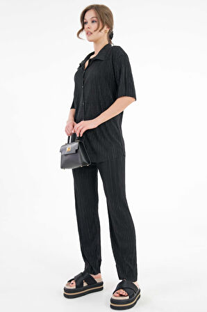 Siyah Piliseli Kumaş Geniş Yaka Gömlek - Beli Lastikli Pantolon Örme Takım