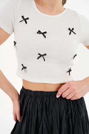 Beyaz Fiyonk Detaylı Bisiklet Yaka Fitilli Örme Crop Bluz