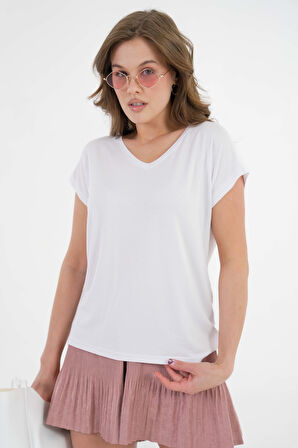 Beyaz V Yaka Rahat Kalıp Basic T-Shirt