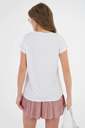 Beyaz V Yaka Rahat Kalıp Basic T-Shirt