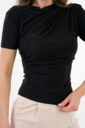 Siyah Omuz ve Beli Drape Büzgülü Likralı Örme Bluz