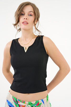 Siyah V Yaka Aksesuar Detaylı Fitilli Örme Atlet