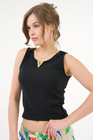 Siyah V Yaka Aksesuar Detaylı Fitilli Örme Atlet