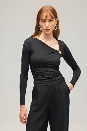 Siyah - L Kadın Tek Omuzda Metal Aksesuarlı Uzun Kollu Örme Bluz