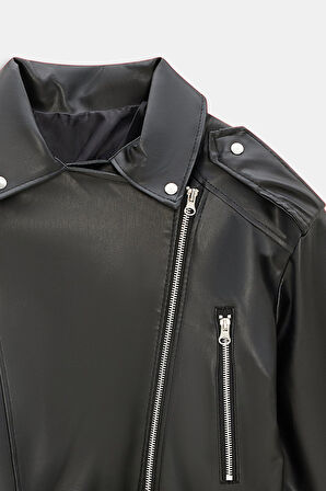 Siyah - S Kadın Relax Fit Gömlek Yaka Fermuarlı Cepli Kemerli Suni Deri Biker Crop Ceket