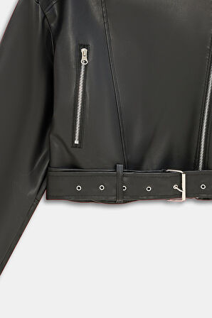 Siyah - S Kadın Relax Fit Gömlek Yaka Fermuarlı Cepli Kemerli Suni Deri Biker Crop Ceket