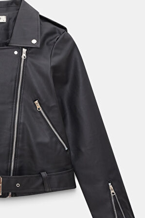 Siyah - L Kadın Relax Fit Gömlek Yaka Kemerli Cepli  Suni Deri Biker Crop Ceket - Fermuar Detaylı