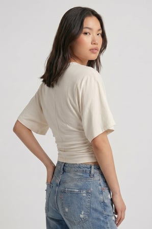 Ekru Bisiklet Yaka Beli Büzgülü Yarasa Kollu Crop Bluz