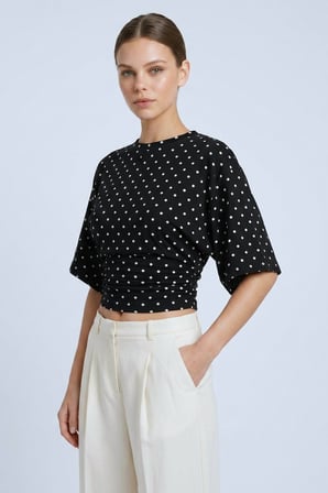 Siyah Puantiyeli Bisiklet Yaka Beli Büzgülü Yarasa Kollu Crop Bluz