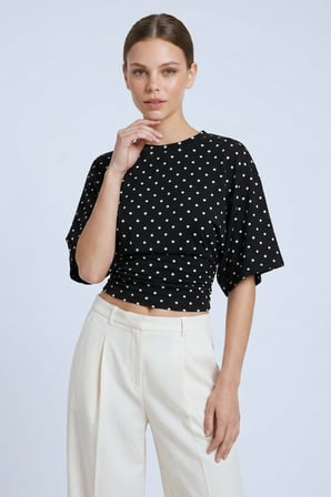 Siyah Puantiyeli Bisiklet Yaka Beli Büzgülü Yarasa Kollu Crop Bluz
