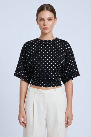 Siyah Puantiyeli Bisiklet Yaka Beli Büzgülü Yarasa Kollu Crop Bluz