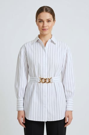 Beyaz Çizgili Oversize Kalıp Zincir Kemer & Büzgü Detaylı Uzun Gömlek
