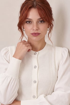 Beyaz Balon Kol Taş Düğmeli Triko Hırka