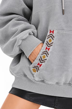 Gri Etnik Desen Şeritli 3 İplik Şardonsuz Kapüşonlu Sweatshirt