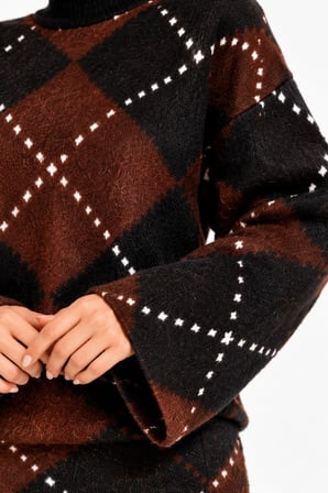 Renk Bloklu Baklava Desenli Balıkçı Yaka Oversize Triko Takım