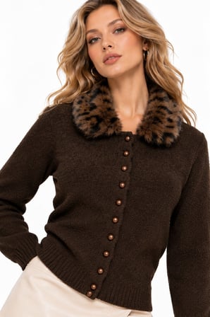 Acı Kahverengi Leopar Desenli Kürklü Yaka Düğmeli Triko Hırka