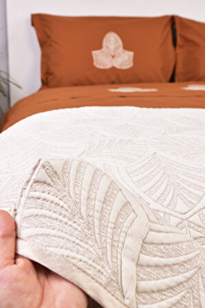 Yaprak İşlemeli Çift Kişilik Yatak Örtülü Nevresim Takımı Taba %100 Pamuk