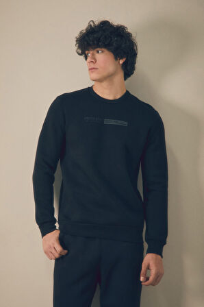 3 İplik Kabartma Baskılı Bisiklet Yaka Sweatshirt