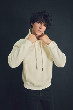 3 İplik Kabartma Baskılı Kapüşonlu Kanguru Cepli Sweatshirt