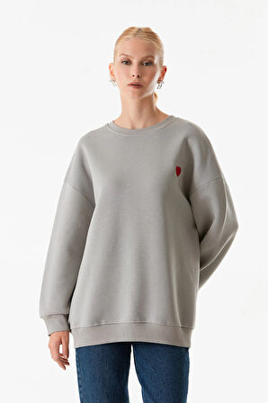 3 İplik Kalp Nakışlı Bisiklet Yaka Oversize Sweatshirt