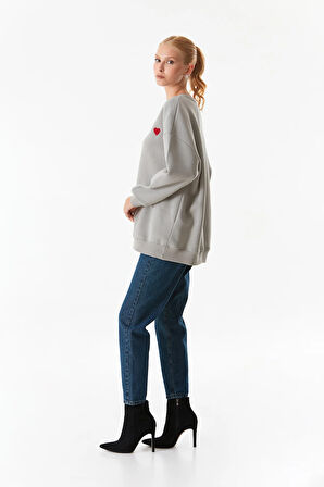 3 İplik Kalp Nakışlı Bisiklet Yaka Oversize Sweatshirt