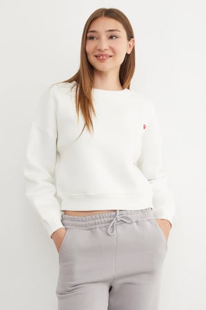 3 İplik Kalp Nakışlı Bisiklet Yaka Sweatshirt