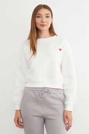 3 İplik Kalp Nakışlı Bisiklet Yaka Sweatshirt