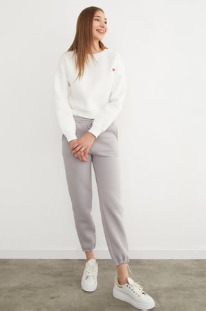 3 İplik Kalp Nakışlı Bisiklet Yaka Sweatshirt