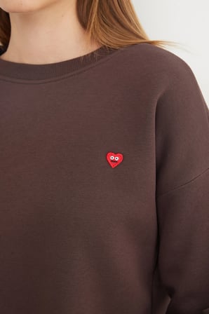 3 İplik Kalp Nakışlı Bisiklet Yaka Sweatshirt