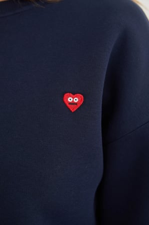 3 İplik Kalp Nakışlı Bisiklet Yaka Sweatshirt