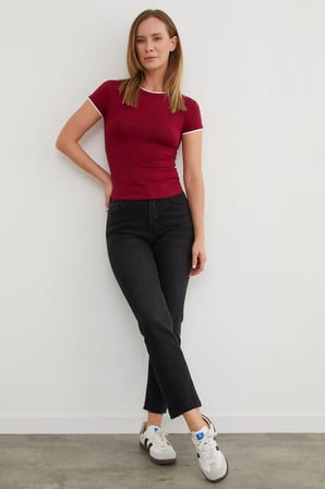 Basic Bisiklet Yaka Biyeli Crop Tişört