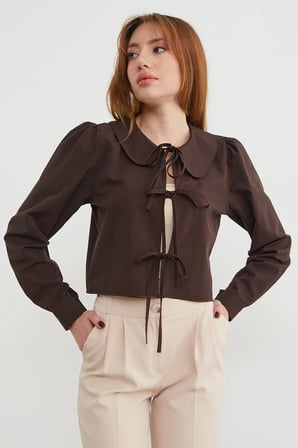 Bebe Yaka Önden Bağlamalı Crop Bluz