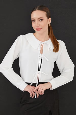 Bebe Yaka Önden Bağlamalı Crop Bluz