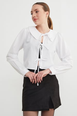 Bebe Yaka Önden Bağlamalı Crop Bluz