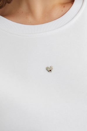 3 İplik Kalp Aksesuarlı Crop Sweatshirt