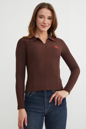 Çilek Nakışlı Polo Yaka Yarım Fermuarlı Bluz