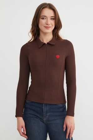 Çilek Nakışlı Polo Yaka Yarım Fermuarlı Bluz