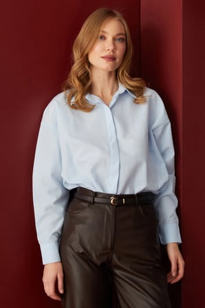 Basic Yırtmaçlı Oversize Gömlek