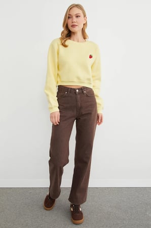 3 İplik Çilek Nakışlı Crop Sweatshirt
