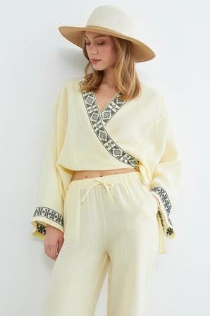 Yakası Ve Kolu Nakışlı Bağlamalı Kimono