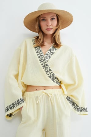 Yakası Ve Kolu Nakışlı Bağlamalı Kimono