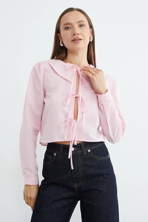 Önden Bağlamalı Bebe Yaka Crop Bluz