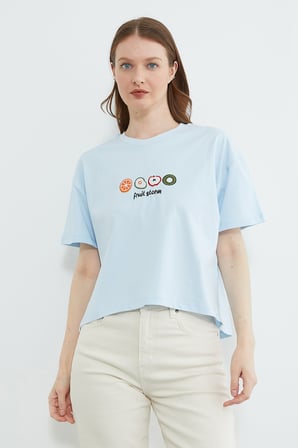 Meyve Nakışlı Yırtmaçlı Oversize Tişört
