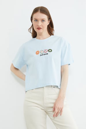Meyve Nakışlı Yırtmaçlı Oversize Tişört