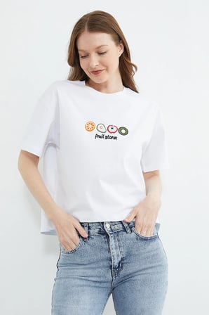 Meyve Nakışlı Yırtmaçlı Oversize Tişört