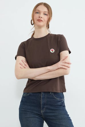 Çiçek Nakışlı Bisiklet Yaka Tişört